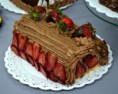 Enrollado de chocolate con frutillas
